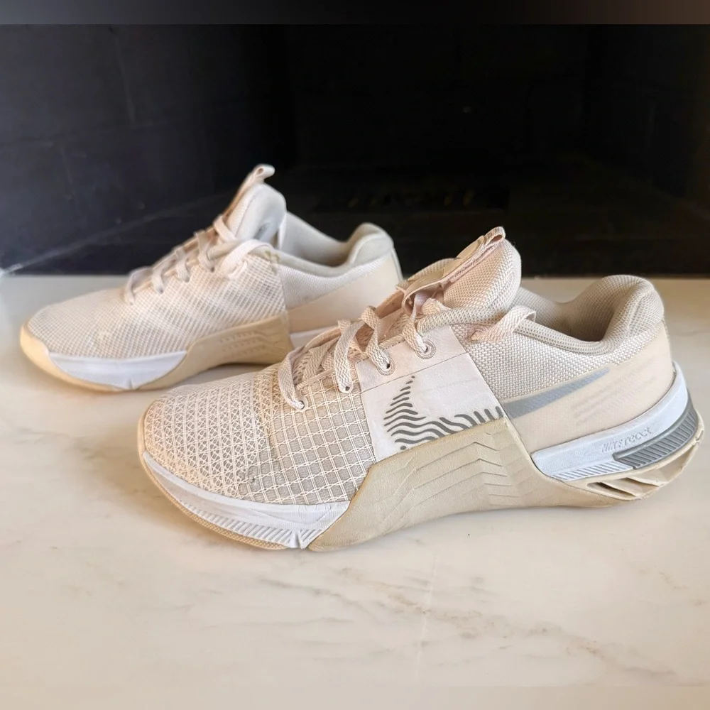 Nike Metcon 8 Women's Training Sneakers athletic Shoes Pink Size 8 CrossFit Gym - Picture 2 of 15